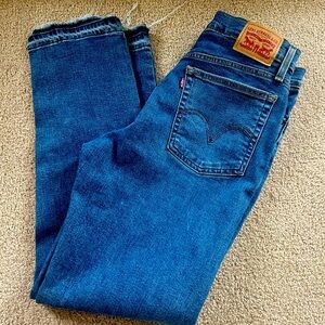 Raw hem Levi’s 👖